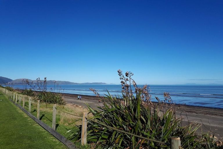 Photo of property in 8 Tahi Road, Paraparaumu Beach, Paraparaumu, 5032