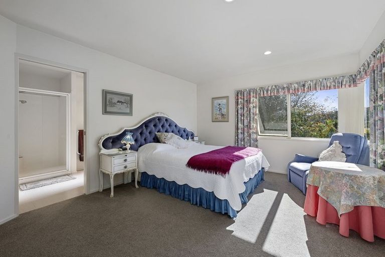 Photo of property in 2/18 Ngahere Views, Orewa, 0931