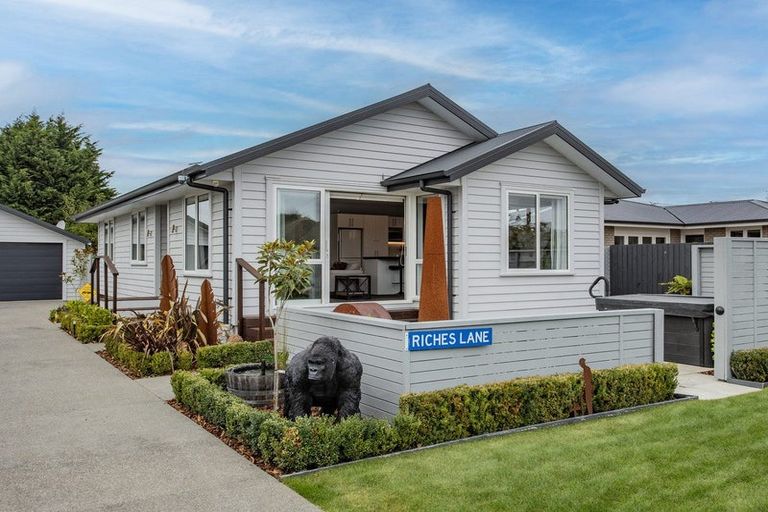 Photo of property in 55 Vivian Street, Burwood, Christchurch, 8083