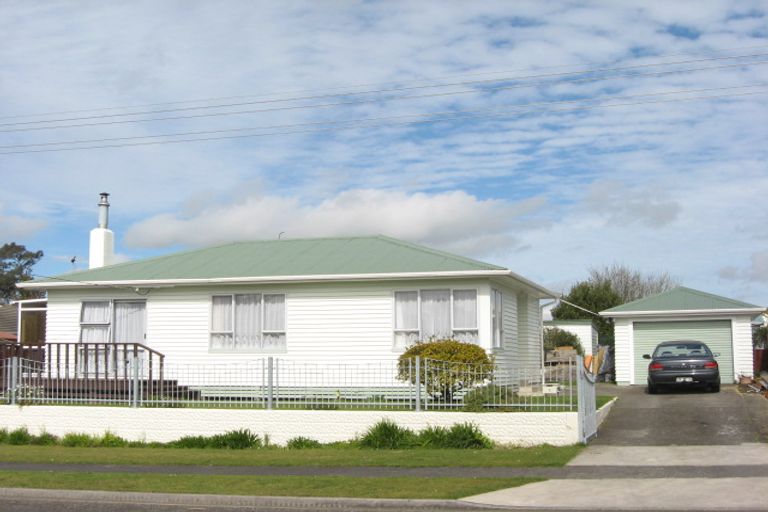 Photo of property in 1 Falstaff Street, Stratford, 4332