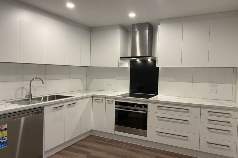 Photo of property in 5b Grumman Lane, Newlands, Wellington, 6037