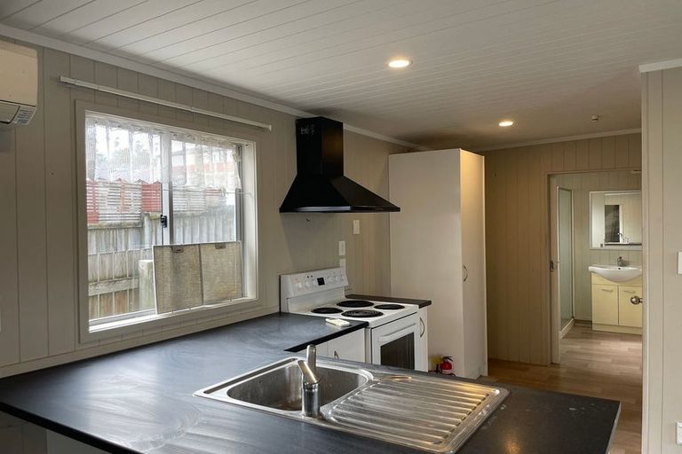 Photo of property in 2 Caserta Place, Clover Park, Auckland, 2023