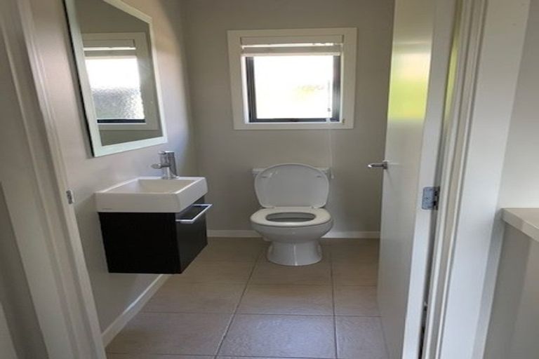 Photo of property in 61a Fairmount Road, Titirangi, Auckland, 0604