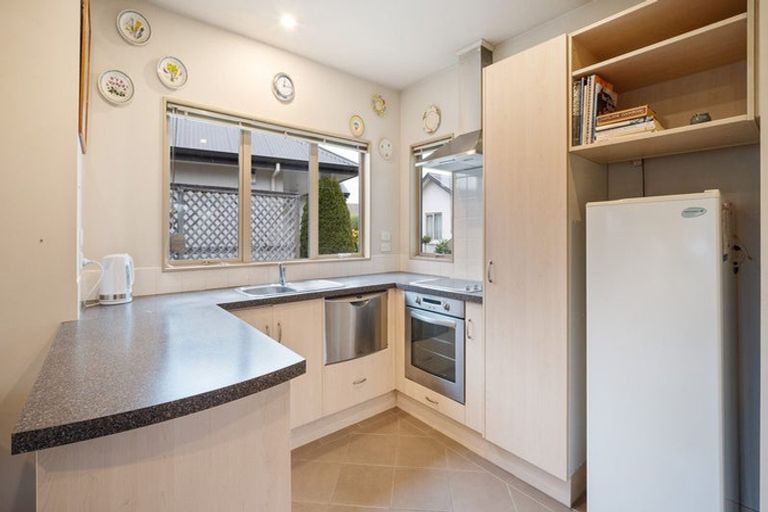 Photo of property in 4/15 Derrett Place, Saint Martins, Christchurch, 8022