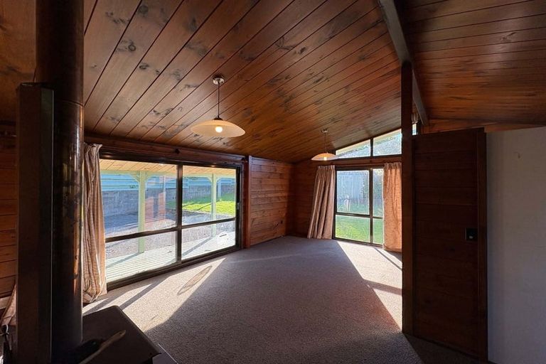 Photo of property in 4 Skeet Place, Merrilands, New Plymouth, 4312