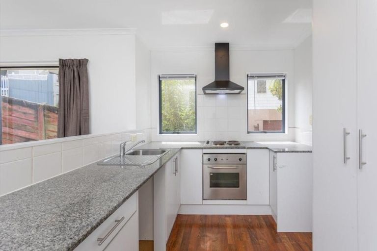 Photo of property in 70 Solar Road, Glen Eden, Auckland, 0602