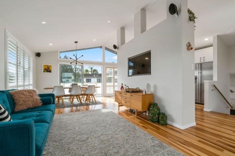 Photo of property in 27 Taioma Crescent, Te Atatu Peninsula, Auckland, 0610