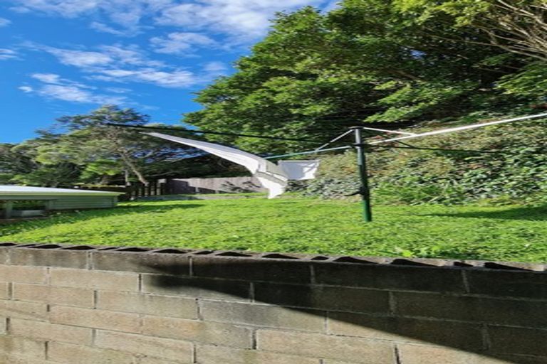 Photo of property in 72 Stewart Drive, Newlands, Wellington, 6037