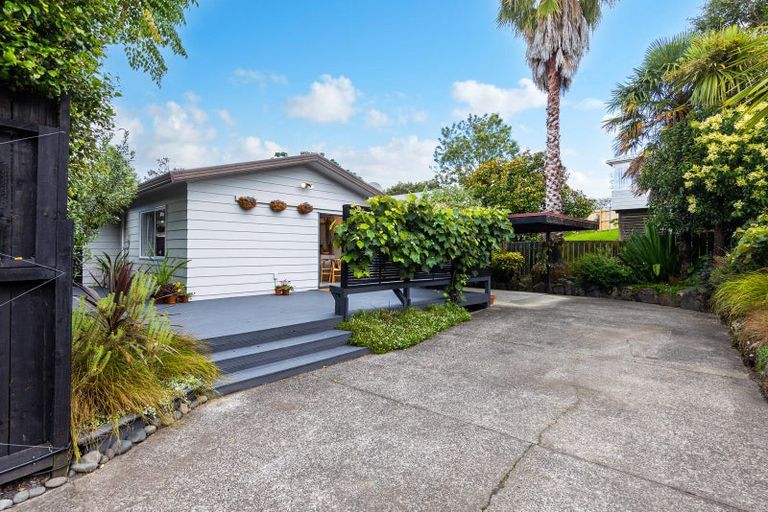 Photo of property in 176 Solar Road, Glen Eden, Auckland, 0602