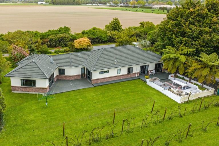 Photo of property in 10 Tui Glen Drive, Levin, 5571