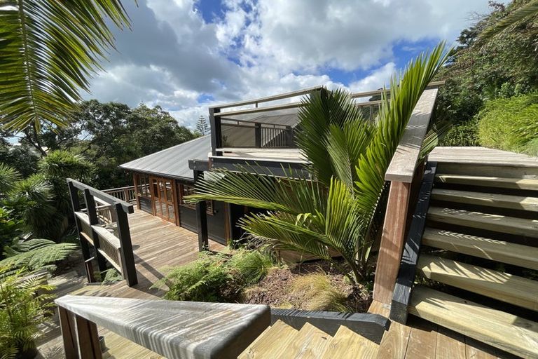 Photo of property in 15 Waiwera Road, Waiwera, Orewa, 0994