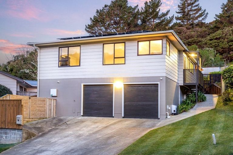 Photo of property in 76 Omapere Street, Whitby, Porirua, 5024