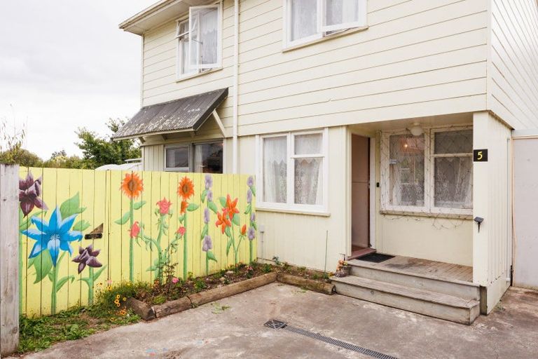 Photo of property in 5 Renfrew Place, Highbury, Palmerston North, 4412