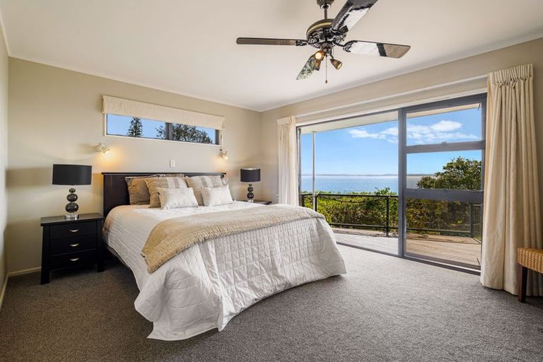 Photo of property in 146 Pacific Parade, Army Bay, Whangaparaoa, 0930