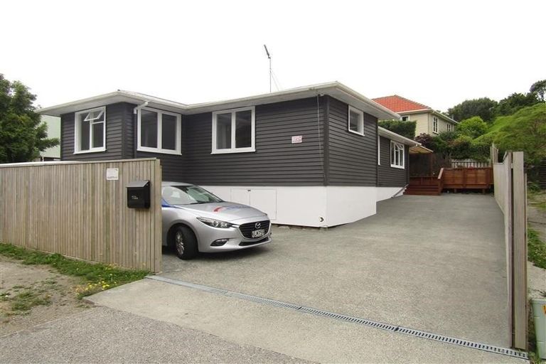 Photo of property in 118b Newlands Road, Newlands, Wellington, 6037
