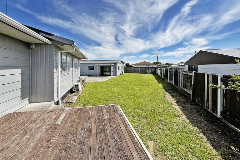 Photo of property in 26 Cumberland Place, Kelvin Grove, Palmerston North, 4414