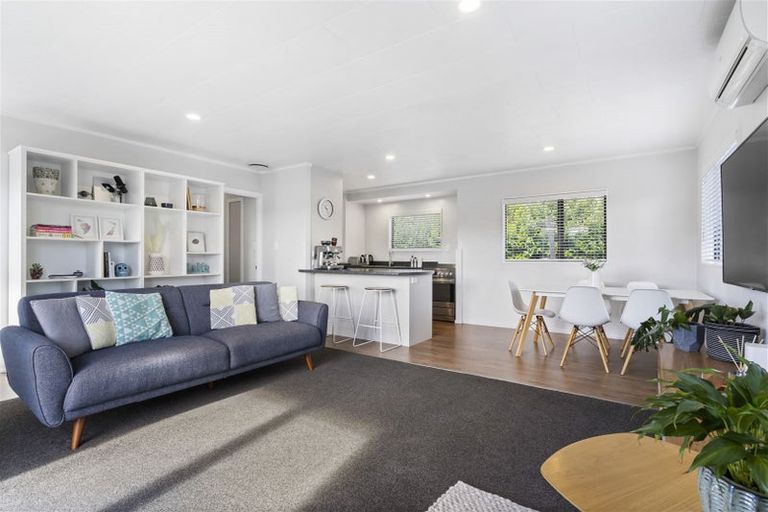 Photo of property in 8 Brookfield Road, Te Atatu Peninsula, Auckland, 0610