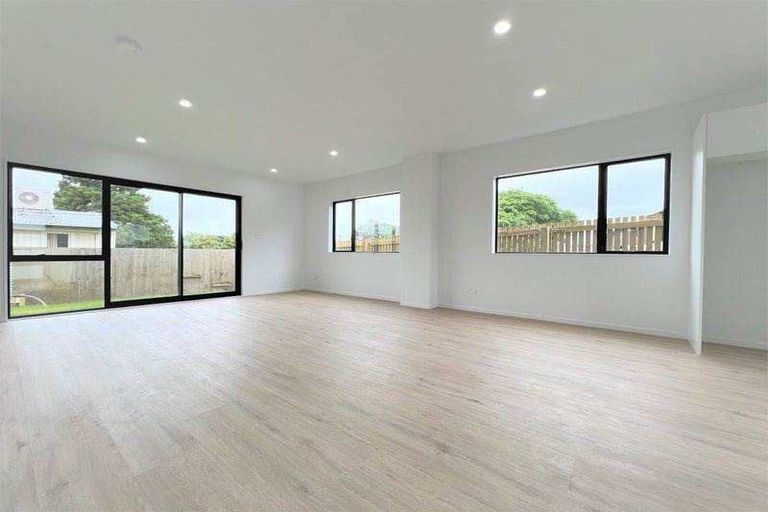 Photo of property in 35 Eileen Newey Place, Henderson, Auckland, 0612