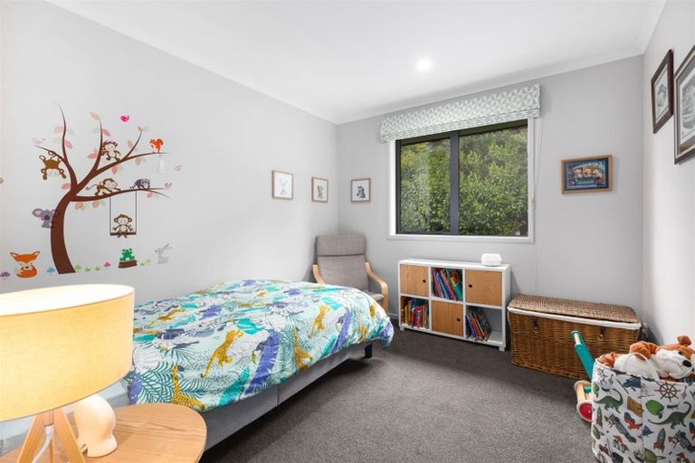 Photo of property in 31 Mooring Close, Whitby, Porirua, 5024