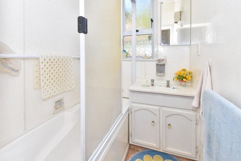 Photo of property in 51 Churchill Avenue, Manurewa, Auckland, 2102