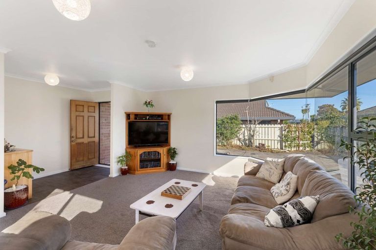 Photo of property in 2/172 Queen Street, Waiuku, 2123