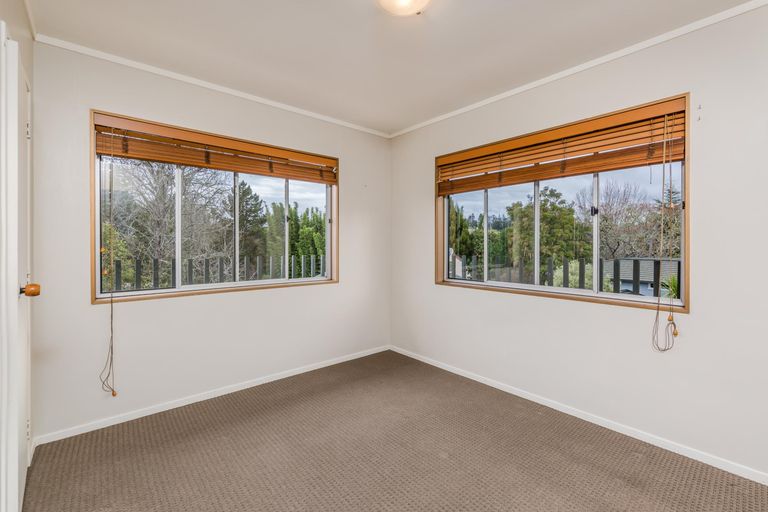 Photo of property in 35 Kemp Road, Massey, Auckland, 0614