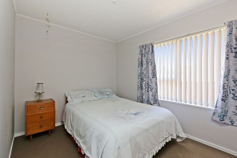 Photo of property in 16 Oxford Street, Taradale, Napier, 4112