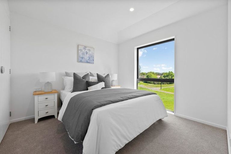 Photo of property in 6/18 Albert Road, Kelston, Auckland, 0602