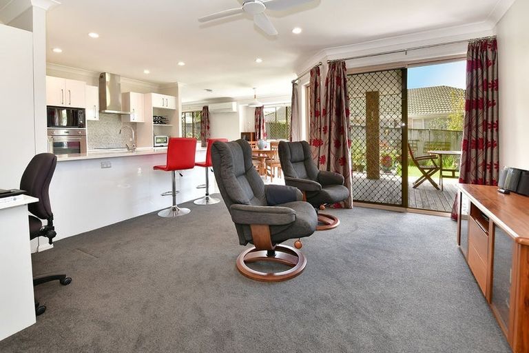 Photo of property in 31 Cabeleigh Drive, Helensville, 0800