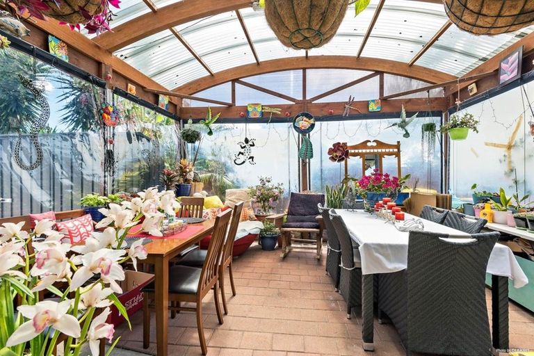 Photo of property in 2 Royal View Road, Te Atatu South, Auckland, 0610