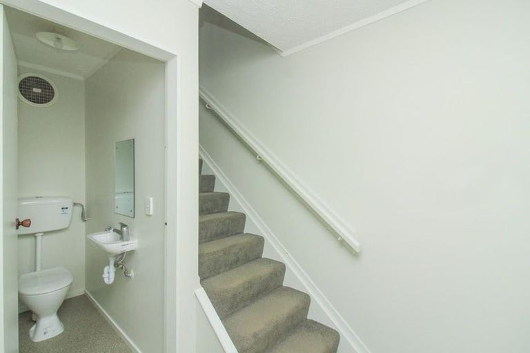 Photo of property in 67b Thurleigh Grove, Karori, Wellington, 6012