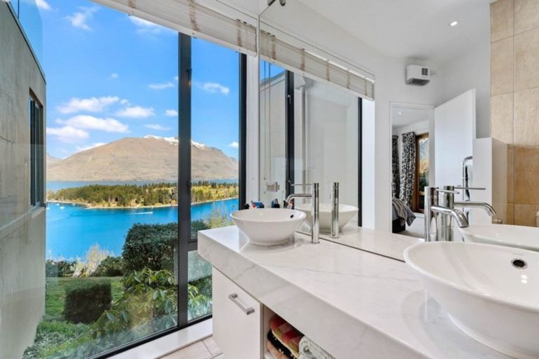 Photo of property in 20 Peregrine Place, Queenstown, 9300