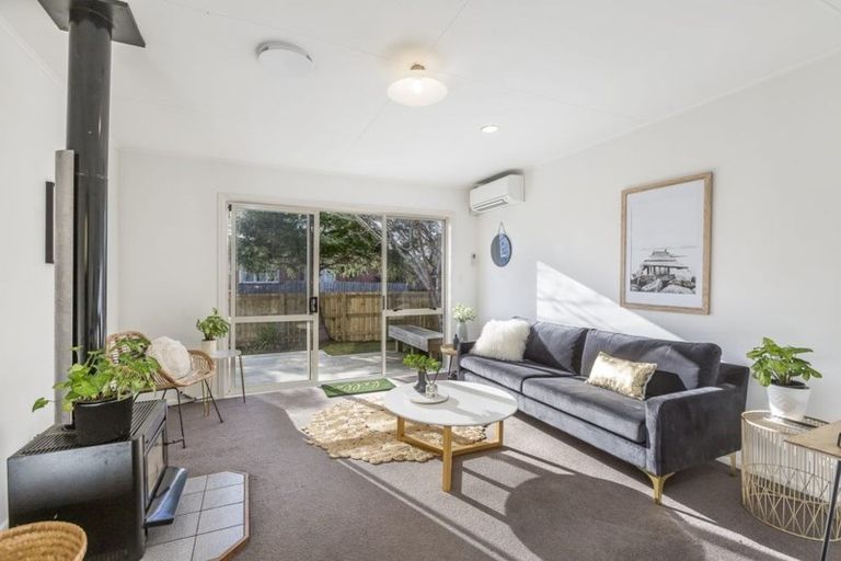 Photo of property in 2a Helga Crescent, Te Atatu Peninsula, Auckland, 0610