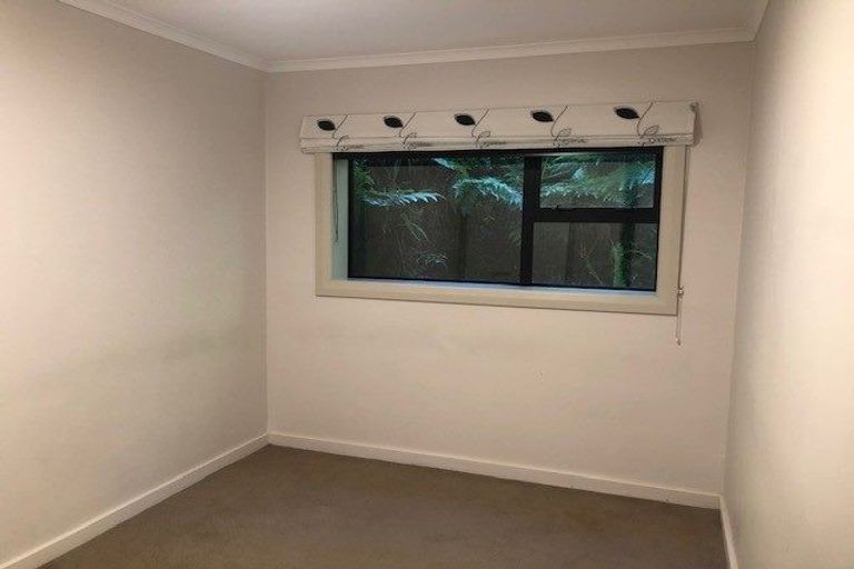 Photo of property in 37 Singers Road, Korokoro, Lower Hutt, 5012