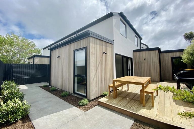 Photo of property in 2/51 Maxwell Street, Riccarton, Christchurch, 8041