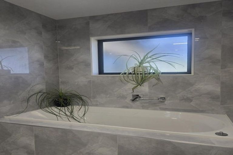 Photo of property in 12 Opouatu Avenue, Glenbrook, Waiuku, 2681