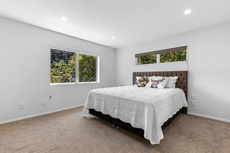 Photo of property in 2/140 Lynn Road, Bayview, Auckland, 0629