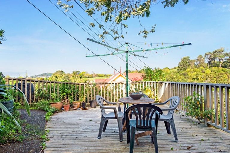 Photo of property in 15a Mortimer Terrace, Aro Valley, Wellington, 6021