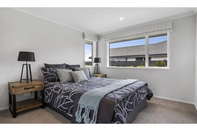 Photo of property in 5 Flavell Drive, Orewa, 0931