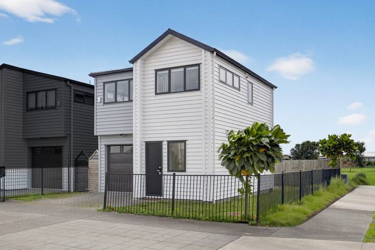 Photo of property in 27 Arahopu Place, Papakura, 2110