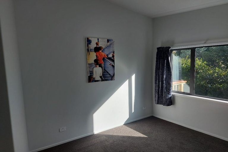 Photo of property in 20 De Val Drive, Titirangi, Auckland, 0604