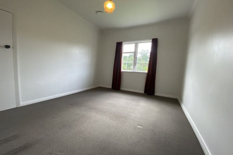 Photo of property in 7 Bassett Road, Johnsonville, Wellington, 6037