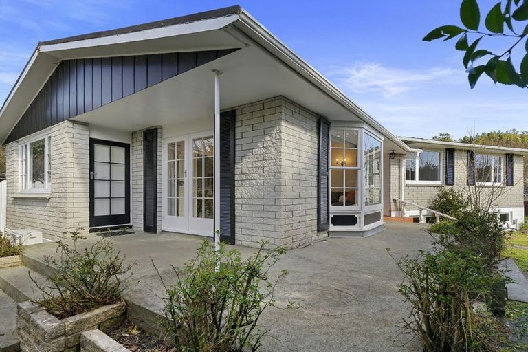 Photo of property in 27 Sunbrae Drive, Silverstream, Upper Hutt, 5019
