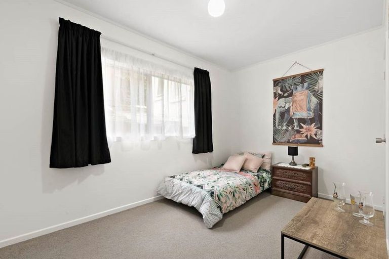 Photo of property in 1/6 Helvetia Drive, Browns Bay, Auckland, 0630