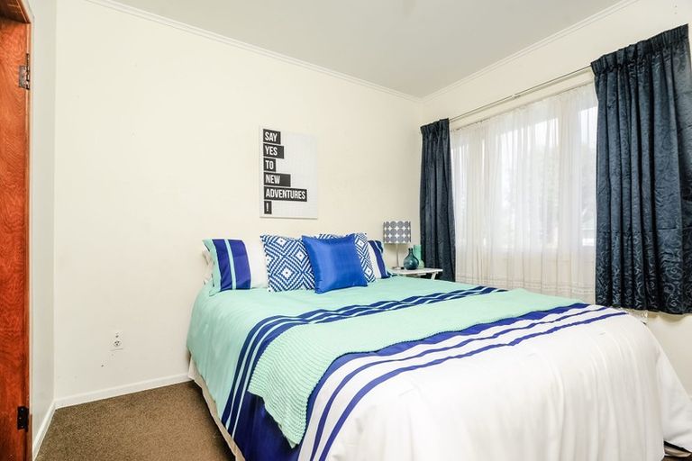 Photo of property in 43 Hereford Street, Te Atatu Peninsula, Auckland, 0610
