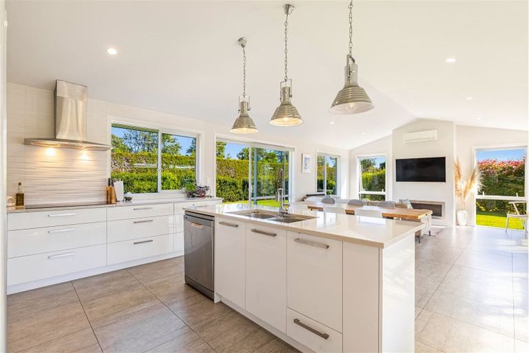 Photo of property in 773 Waitakere Road, Kumeu, 0891