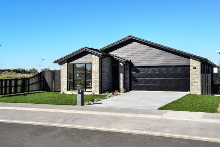 Photo of property in 18 Tiroake Street, Ruakura, Hamilton, 3214