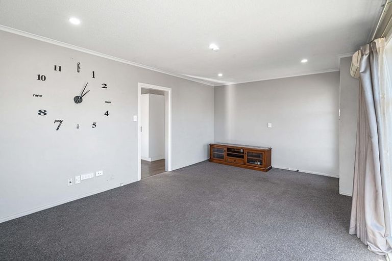Photo of property in 2a Skerten Avenue, Hornby, Christchurch, 8042