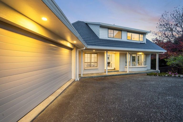 Photo of property in 44 Ravenstone Place, Chatswood, Auckland, 0626