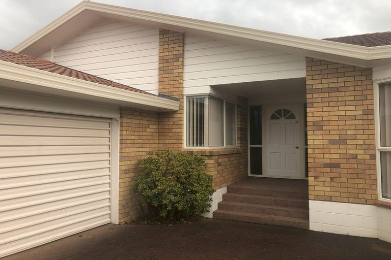 Photo of property in 23 Simon Owen Place, Golflands, Auckland, 2013